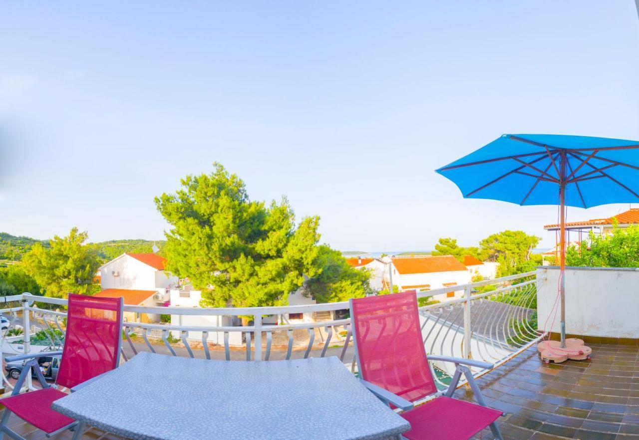 The Sea House Apartments Vis Bilik gambar
