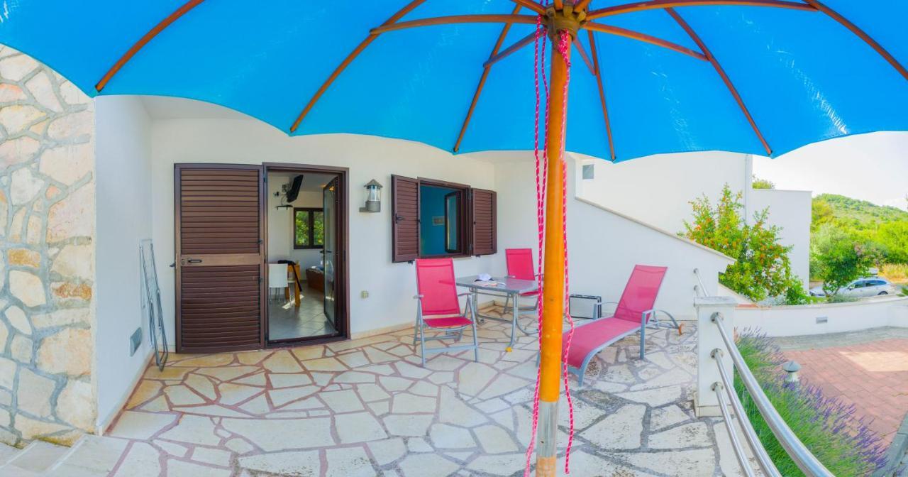The Sea House Apartments Vis Luaran gambar
