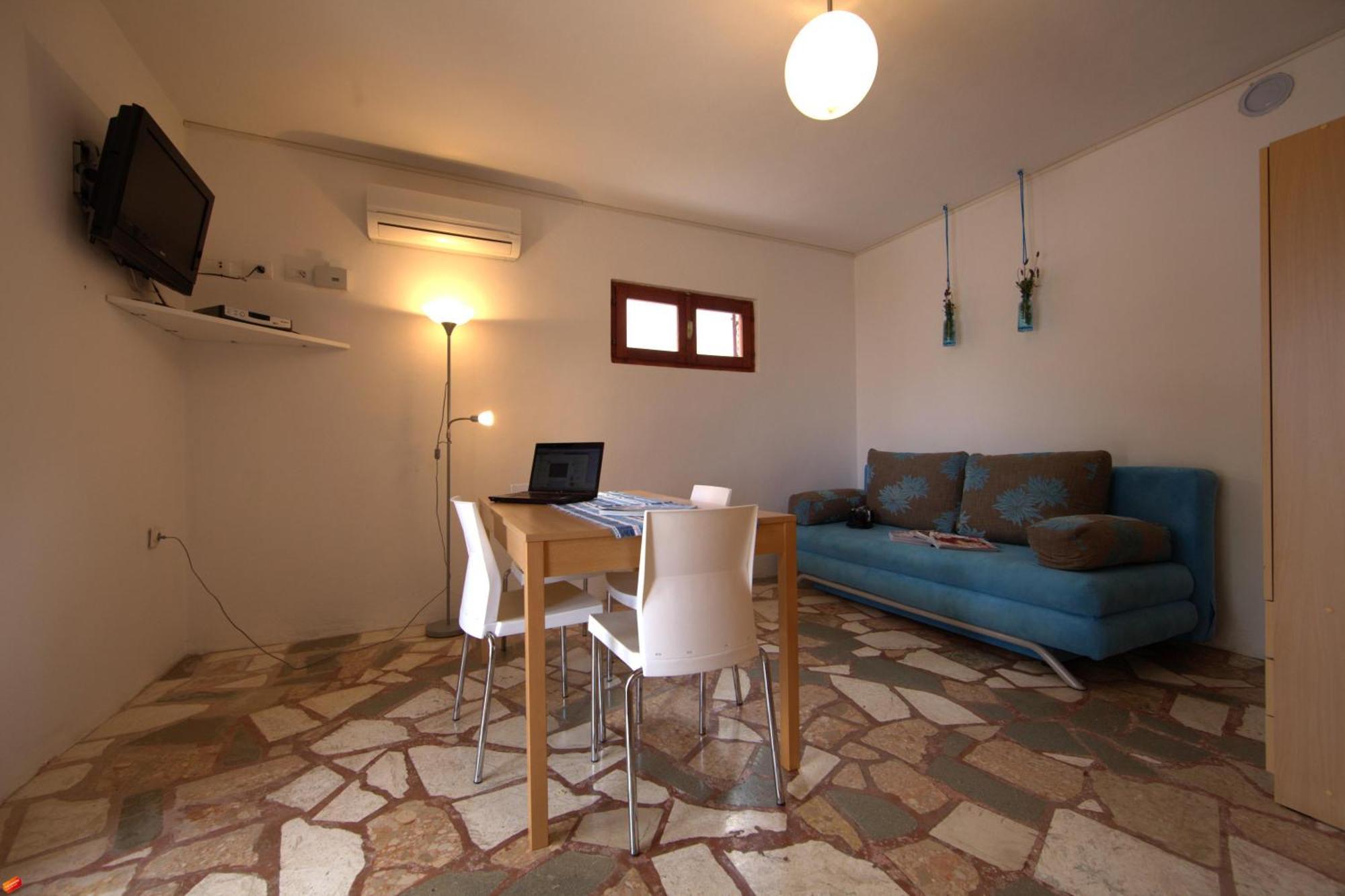 The Sea House Apartments Vis Bilik gambar
