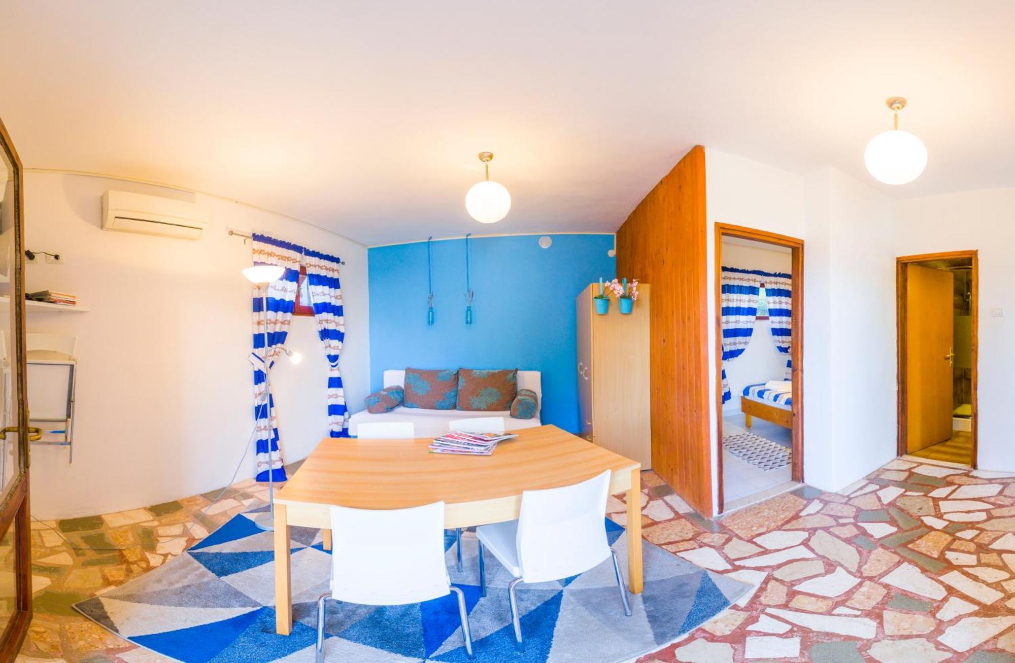 The Sea House Apartments Vis Bilik gambar