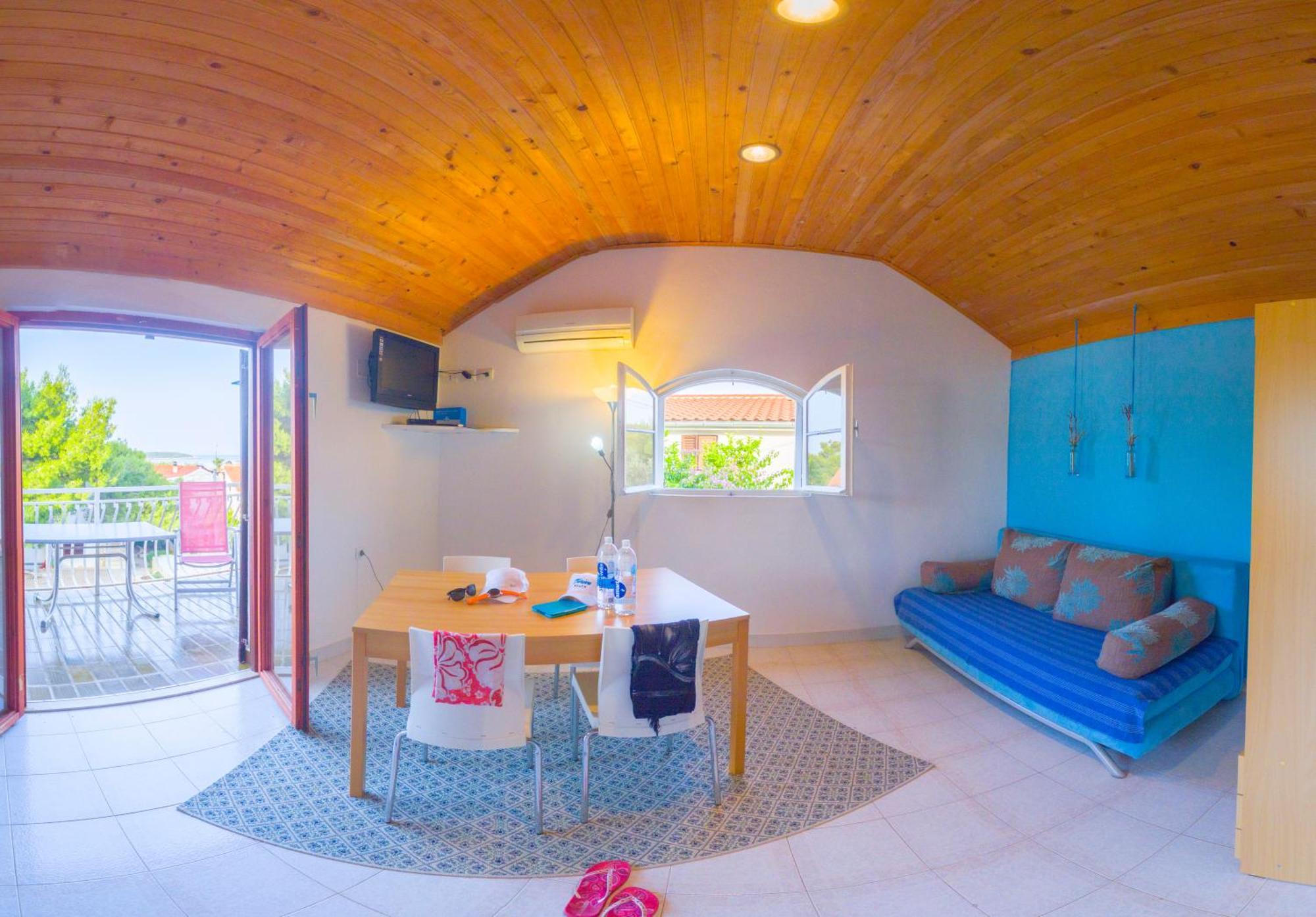 The Sea House Apartments Vis Bilik gambar
