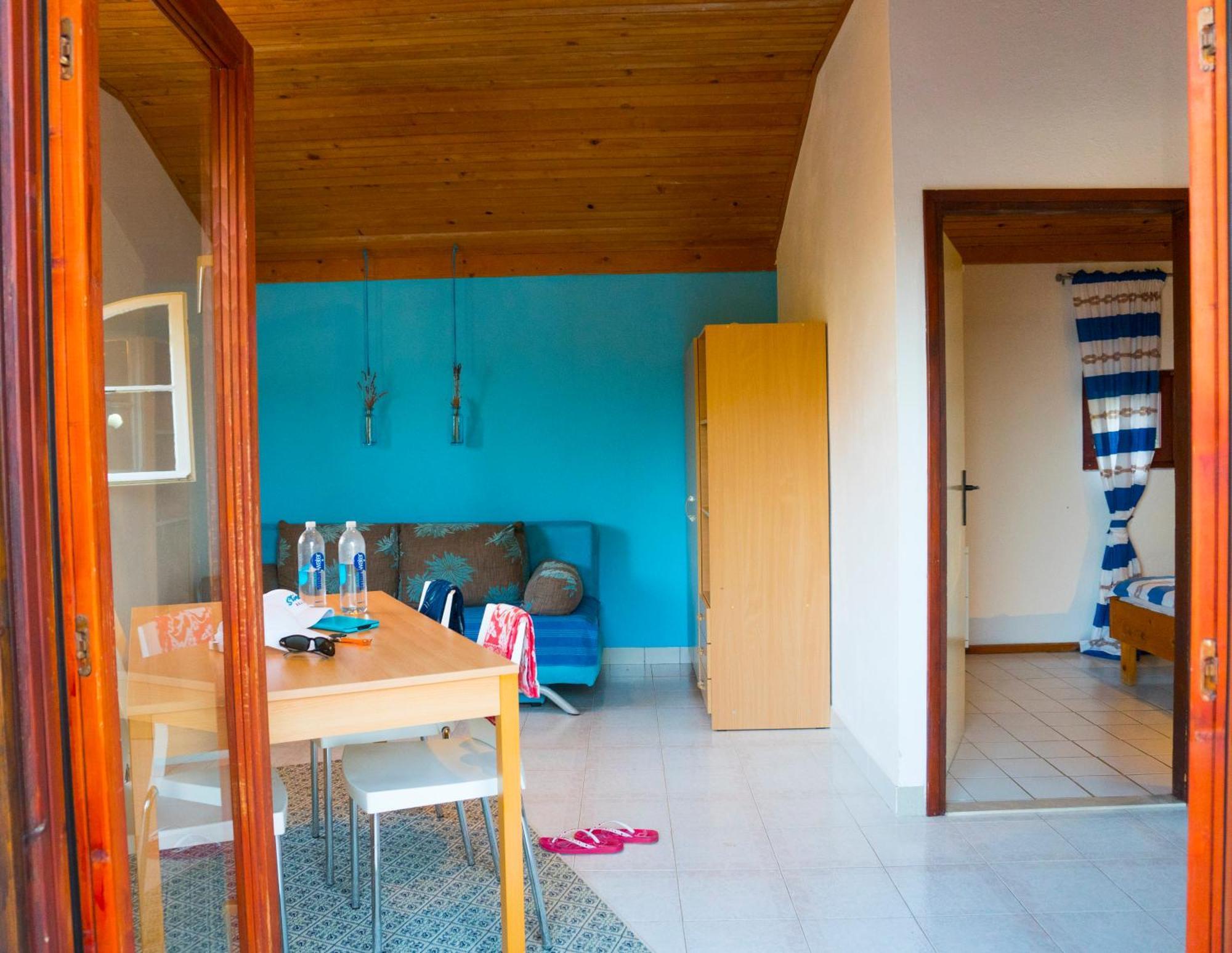 The Sea House Apartments Vis Bilik gambar