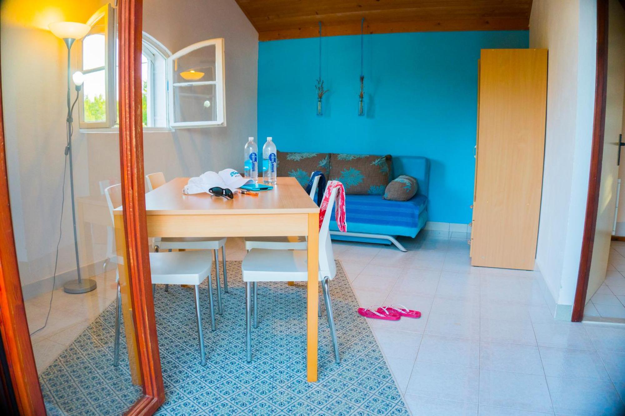 The Sea House Apartments Vis Bilik gambar