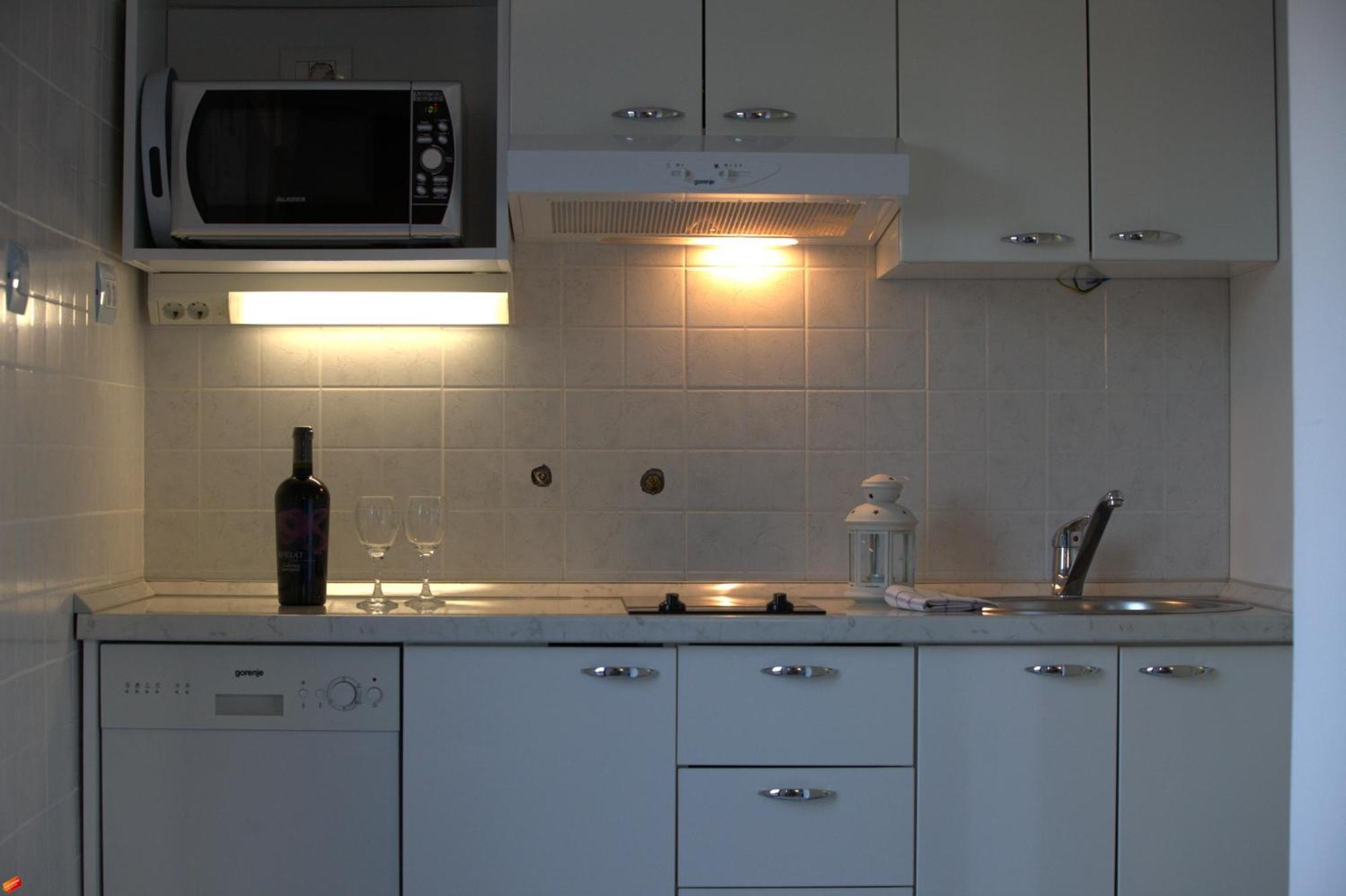 The Sea House Apartments Vis Bilik gambar