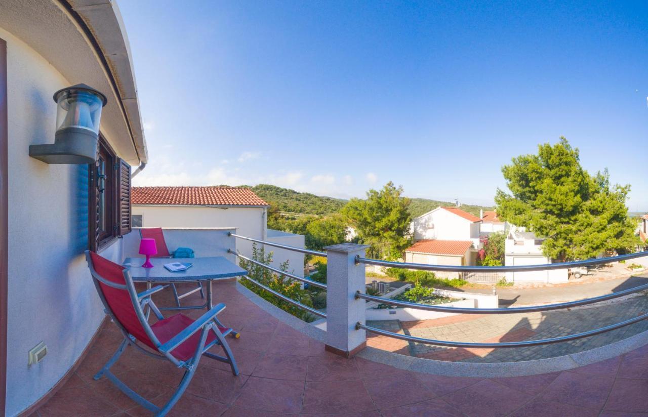 The Sea House Apartments Vis Luaran gambar